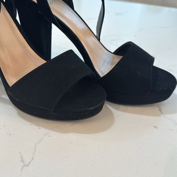 Heart in D suede black heels, angle strap. New w/o tags/box. Women’s size 7.5. - Picture 3 of 8